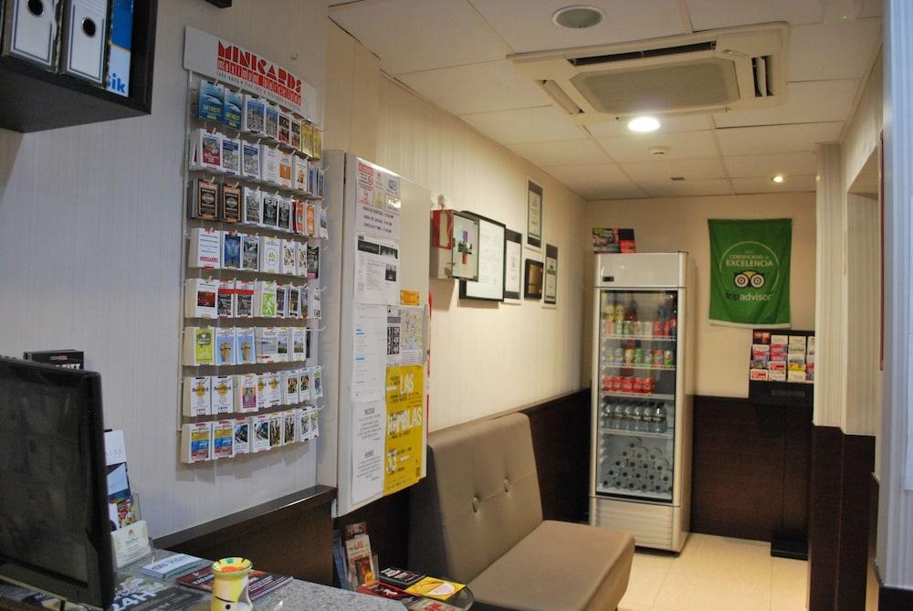 Hostal Las Flores Ramblas Barcelona Luaran gambar