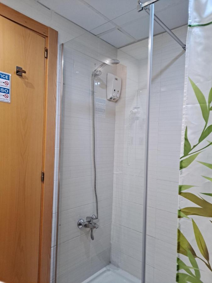 Hostal Las Flores Ramblas Barcelona Luaran gambar