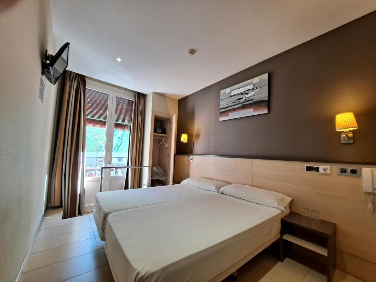 Hostal Las Flores Ramblas Barcelona Luaran gambar
