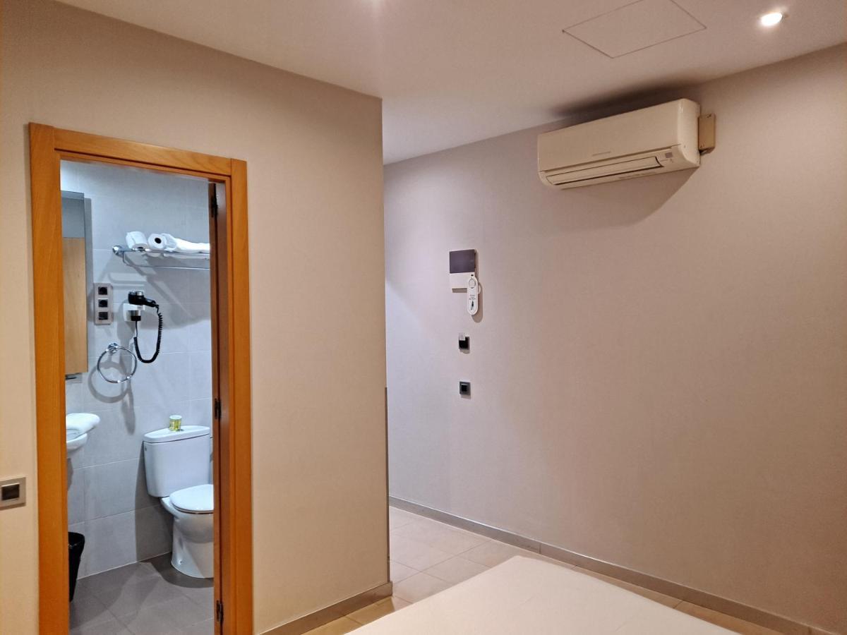 Hostal Las Flores Ramblas Barcelona Luaran gambar