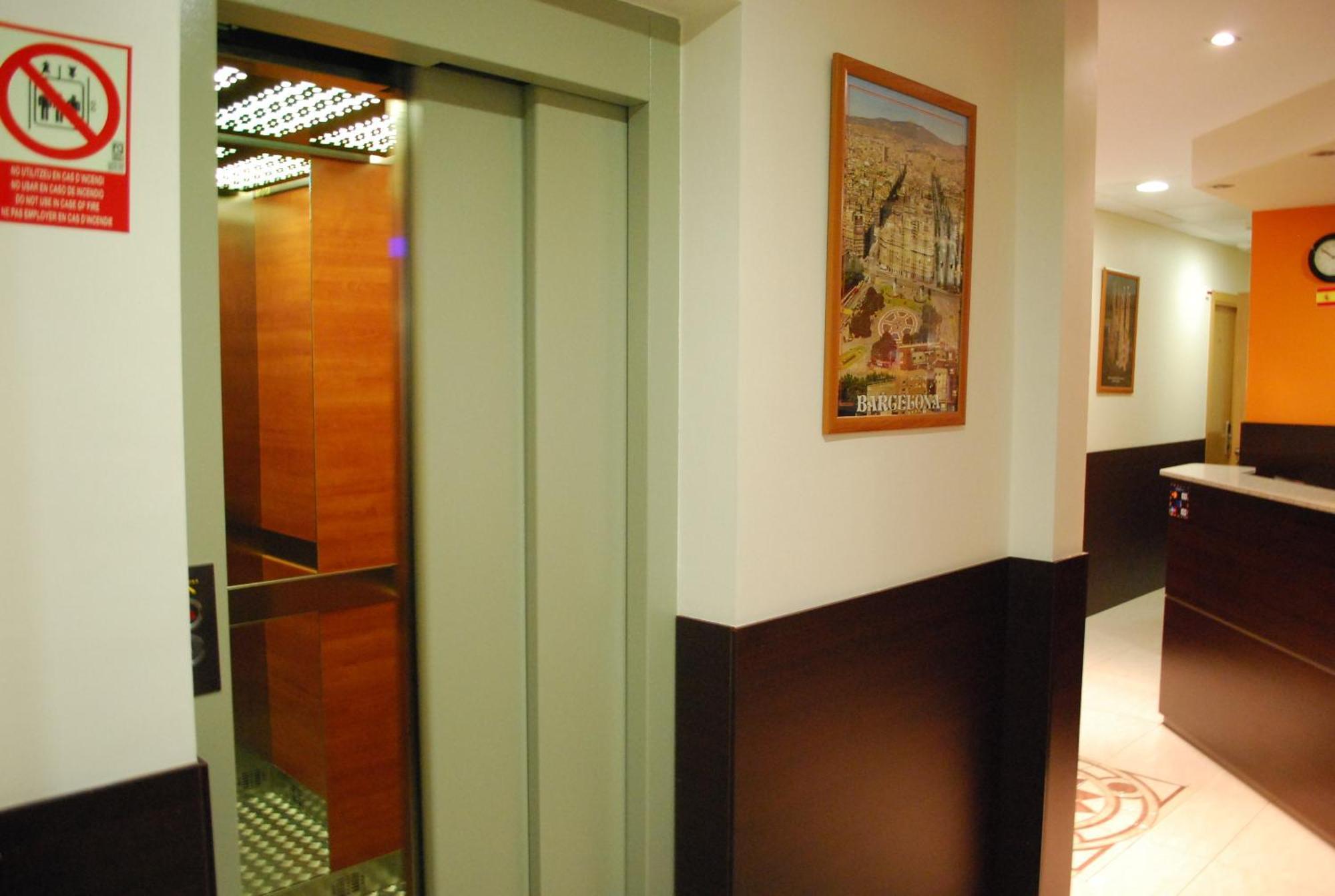 Hostal Las Flores Ramblas Barcelona Luaran gambar