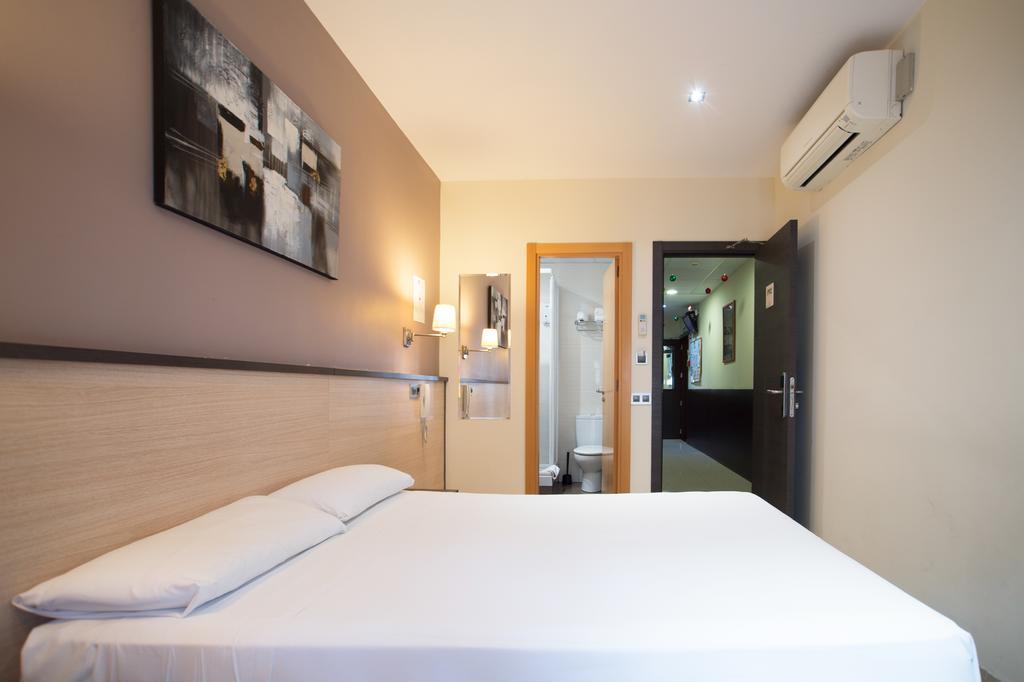 Hostal Las Flores Ramblas Barcelona Luaran gambar