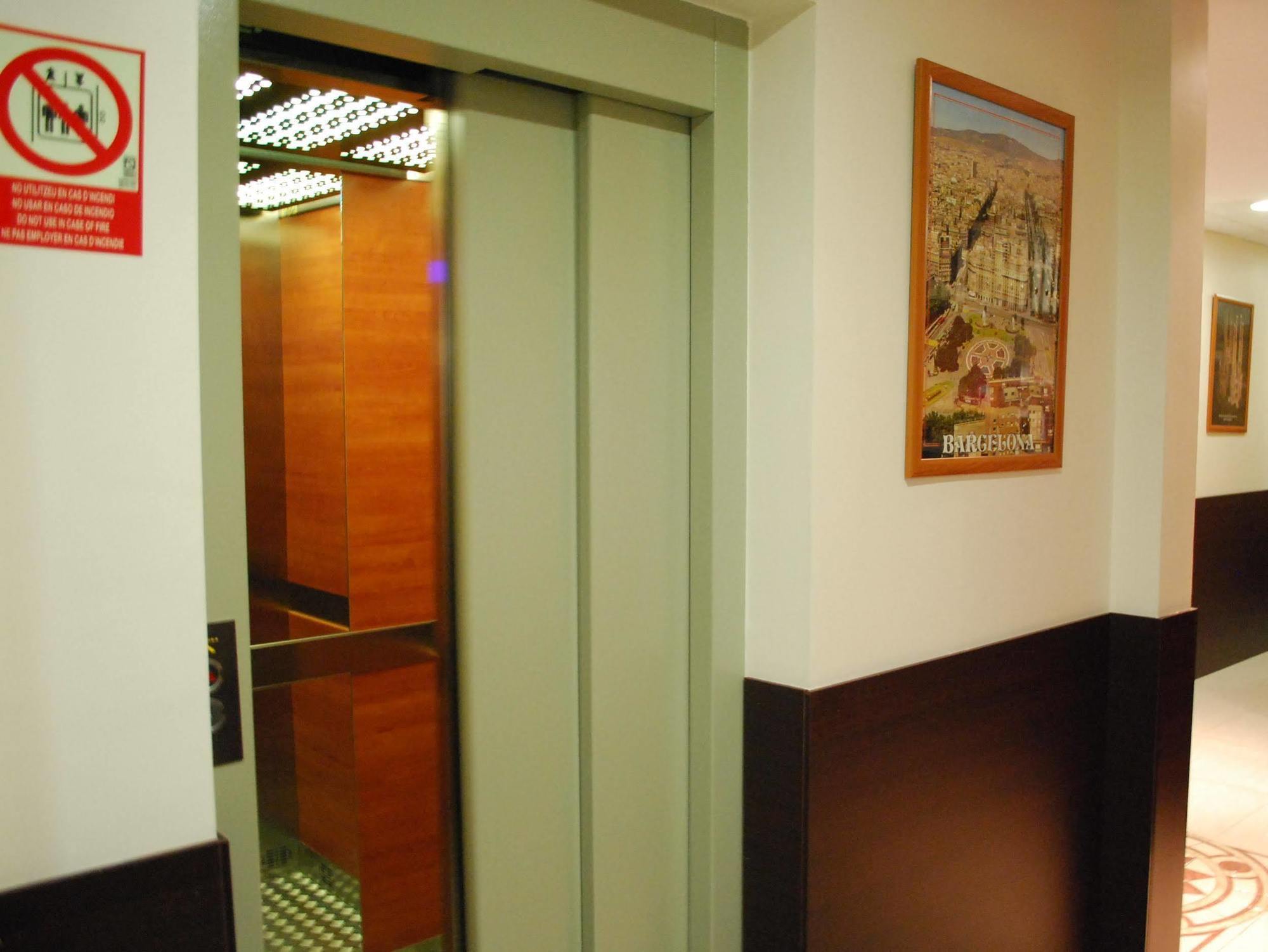 Hostal Las Flores Ramblas Barcelona Luaran gambar