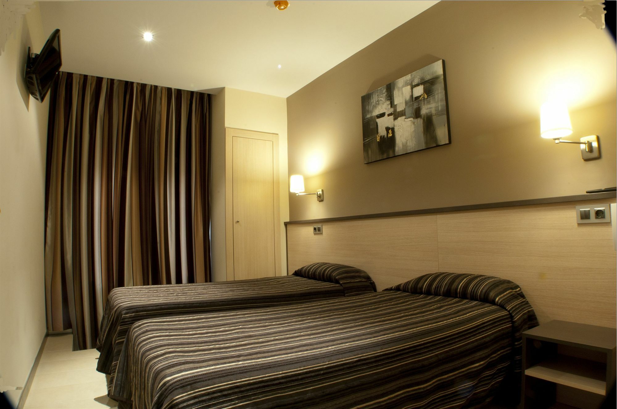 Hostal Las Flores Ramblas Barcelona Luaran gambar