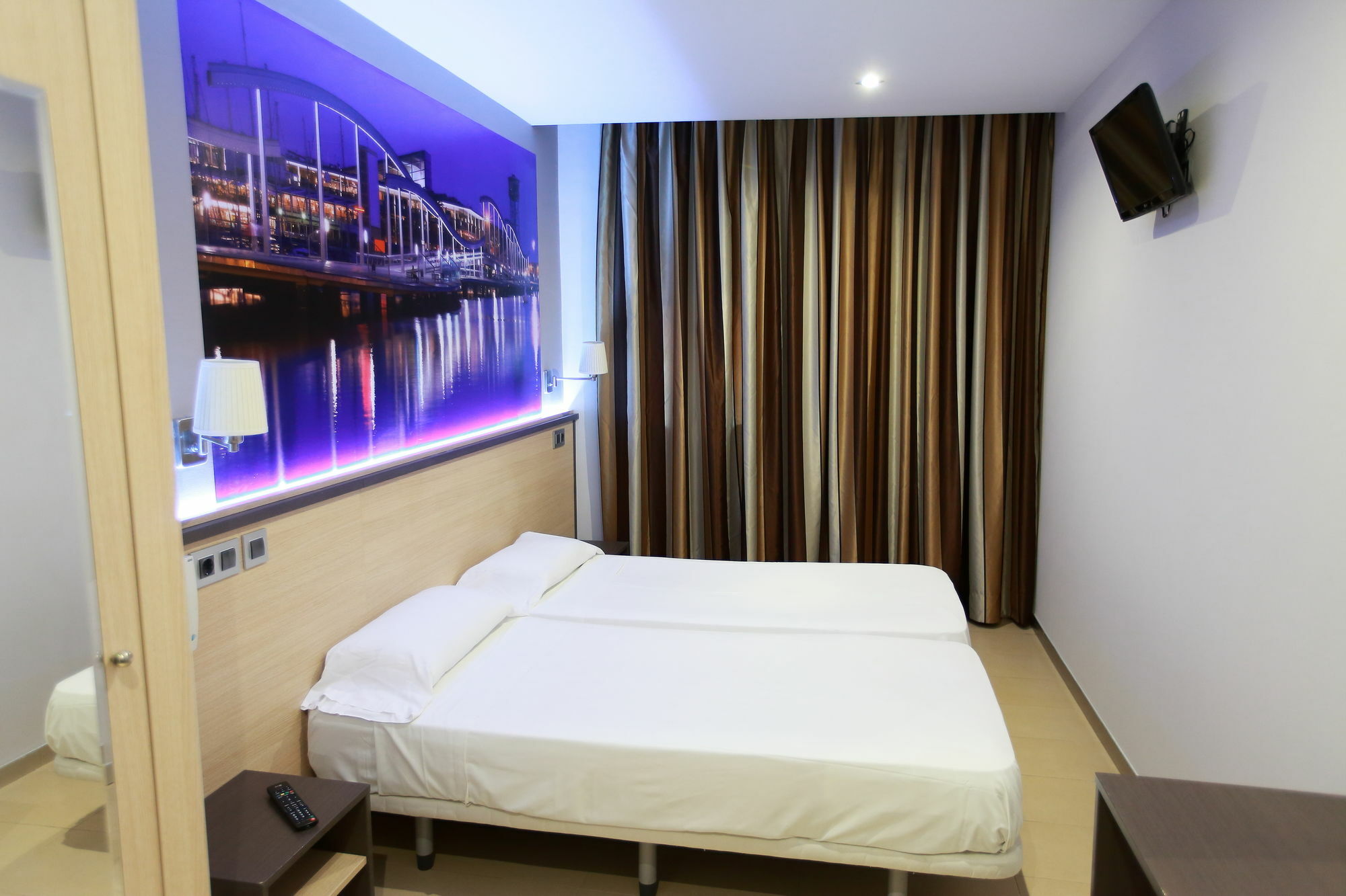 Hostal Las Flores Ramblas Barcelona Luaran gambar
