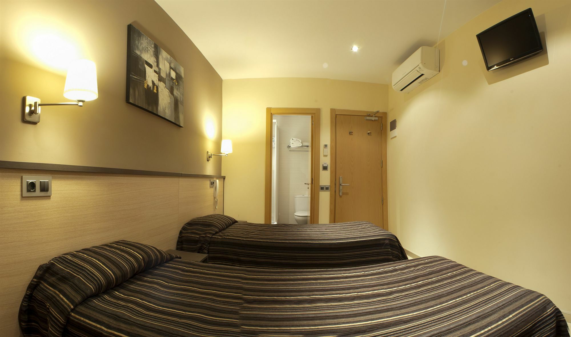 Hostal Las Flores Ramblas Barcelona Luaran gambar