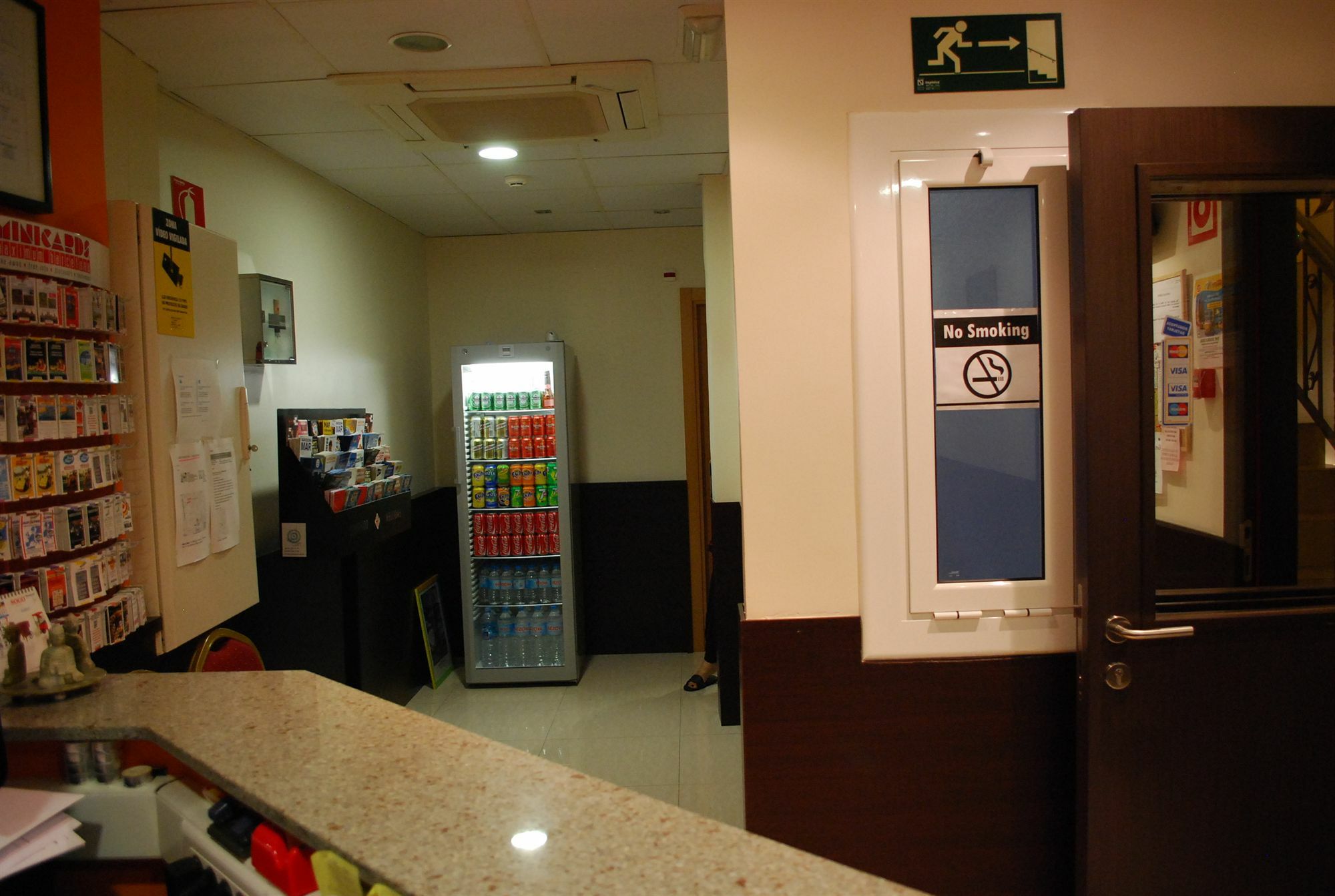 Hostal Las Flores Ramblas Barcelona Luaran gambar